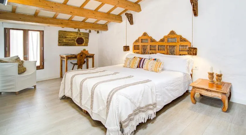 Calma Hotel - Image 1