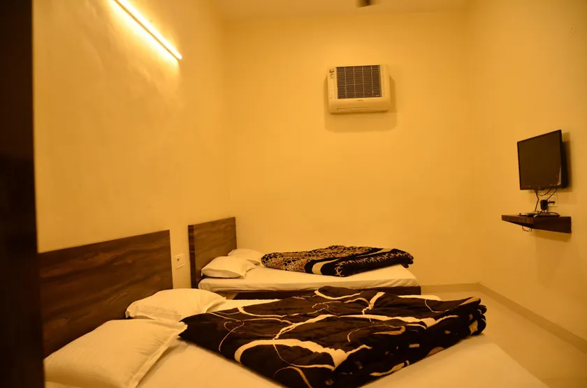 Hotel Bindra Paradise 800 Meter From Golden Temple - Image 1