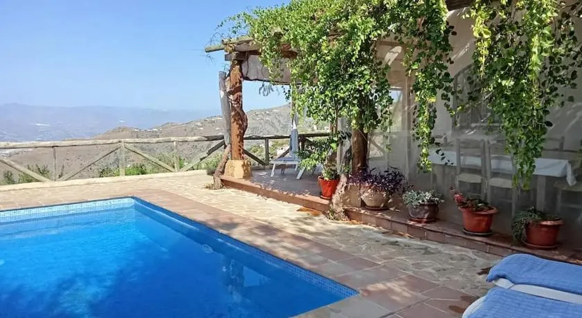 Casa Rural en Málaga, donde el tiempo se detiene - Image 1
