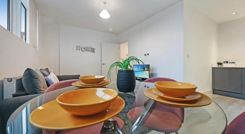 Towergate Apartments - Image 1
