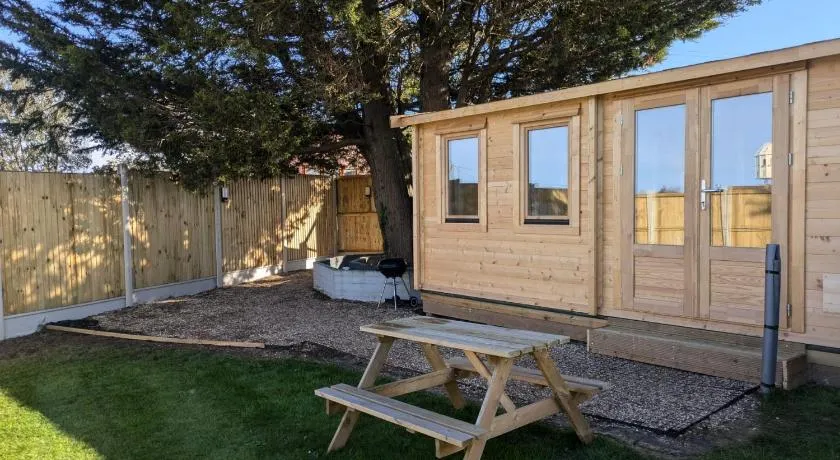 The Homestead Compact With private Lazy spa - Image 1