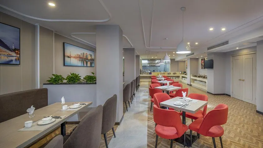 Country Inn & Suites by Radisson, Dongguan Houjie Wanda Plaza - Image 1
