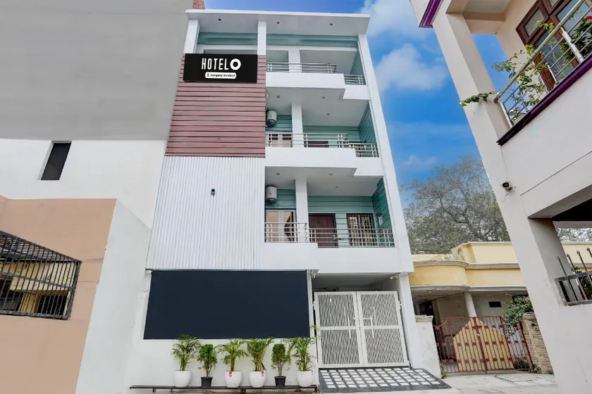Super OYO Hotel O Civil lines Bareilly Formerly Neelam Inn - Image 1