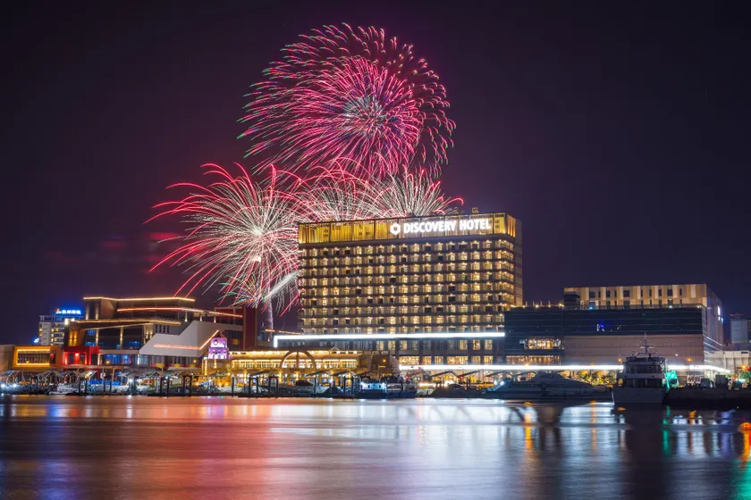 Discovery Hotel - Image 1