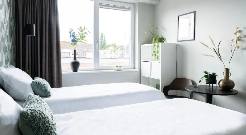 Trendy Room w Free Parking & Private Bathroom - Image 1