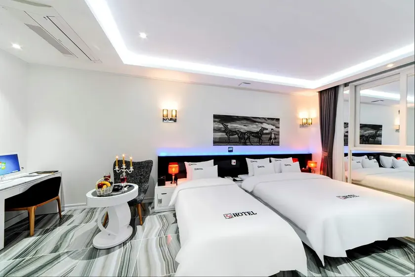 Mokpo Myeongpum Hotel - Image 1