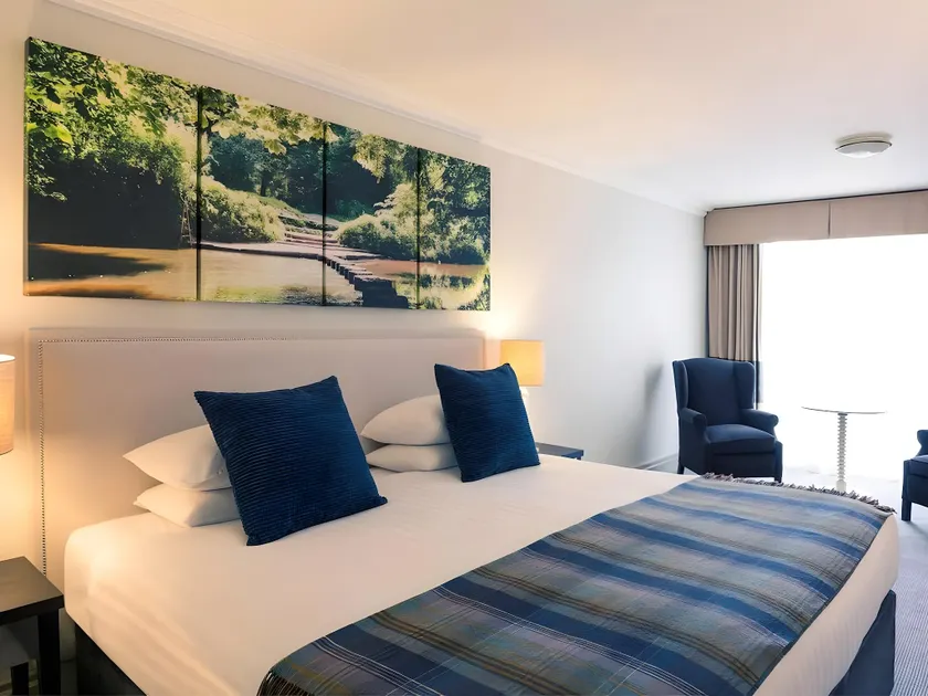 Sunday Hotels Box Hill - Image 1