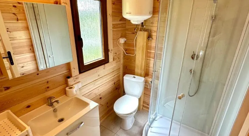 Ośrodek Wypoczynkowy Jeziornik - Image 1