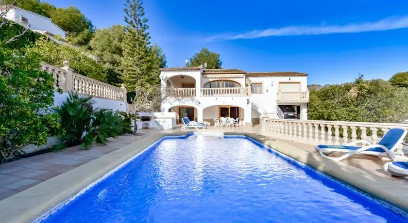 SONRISAS, villa med privat pool ved kysten af Benissa, Alicante - Image 1