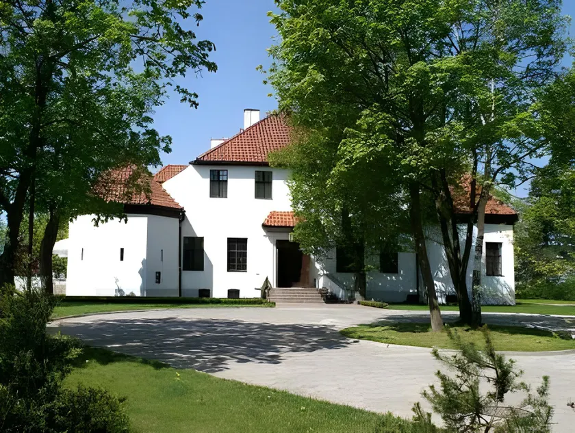 Biały Dwór - Image 1