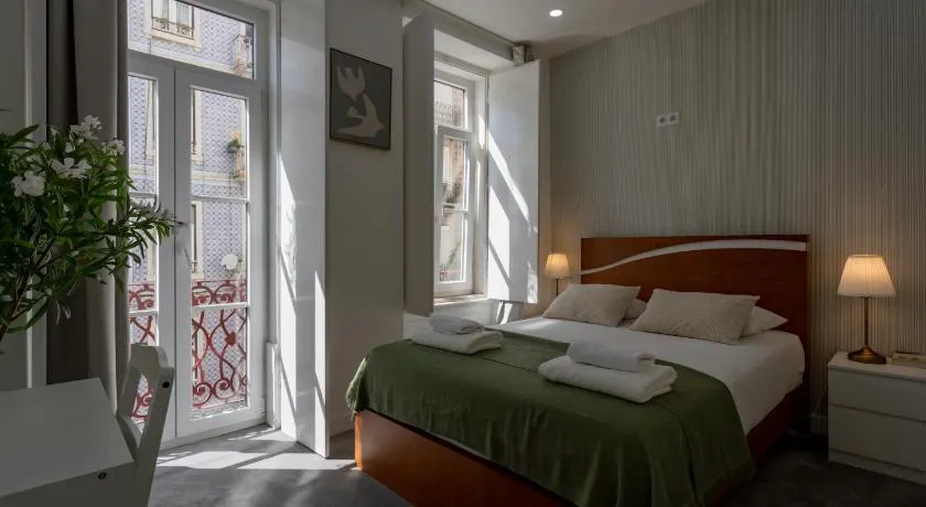 Lisbon Poets Inn - Image 1