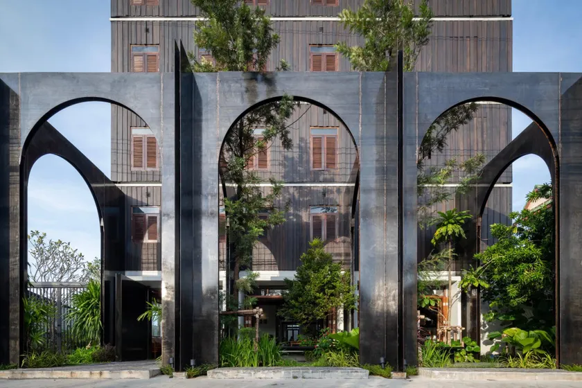 Hotel Gahn Khao Lak - Image 1
