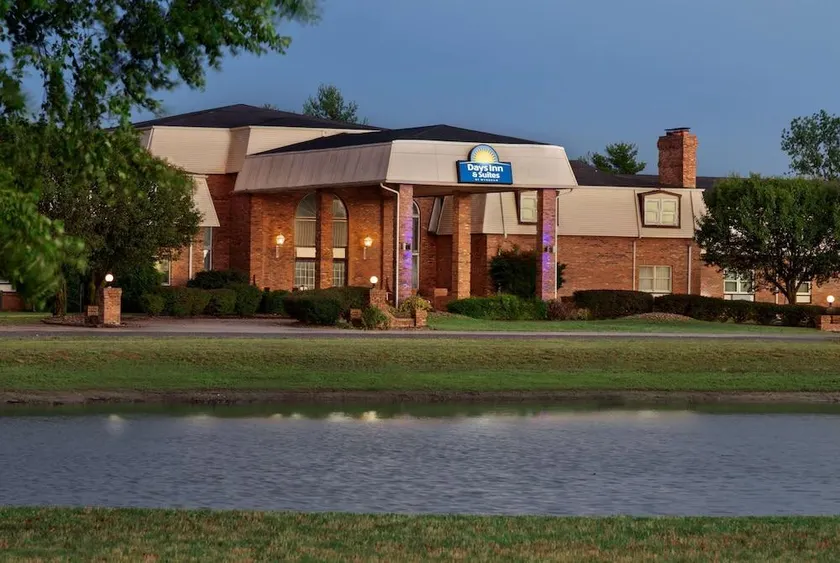 Americas Best Value Inn & Suites - Image 1