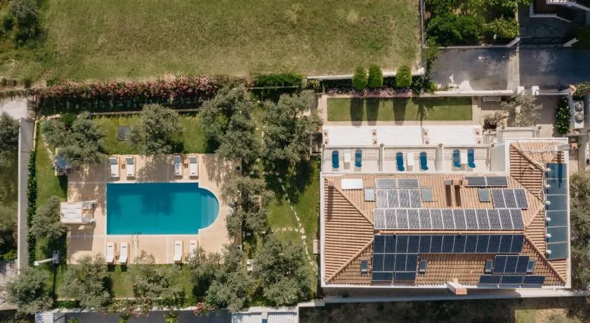 Nereides Luxury Villas - Image 1