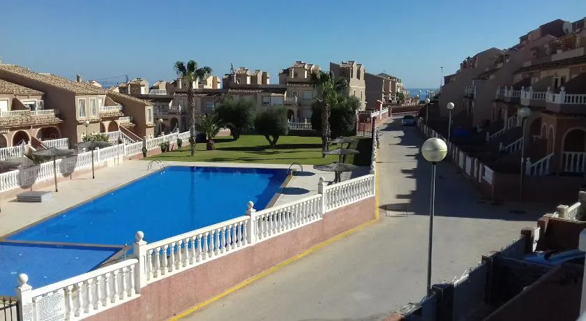 Chalet Adosado Junto A La Piscina, Gran Alacant - Image 1