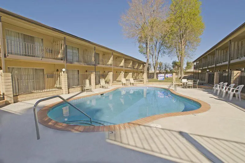Americas Best Value Inn - Image 1