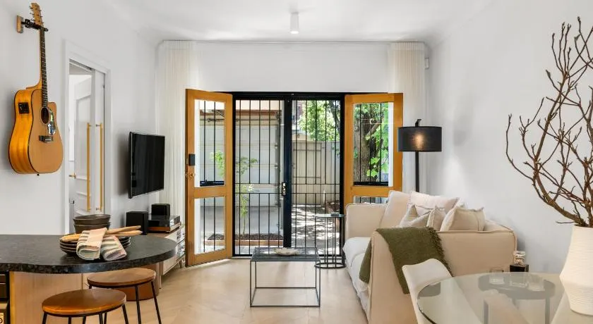East on King - Minutes to Dining, Parklands & CBD - Image 1