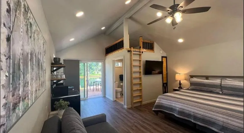 Loft Cabin 4 - Rogue River Resort - Image 1