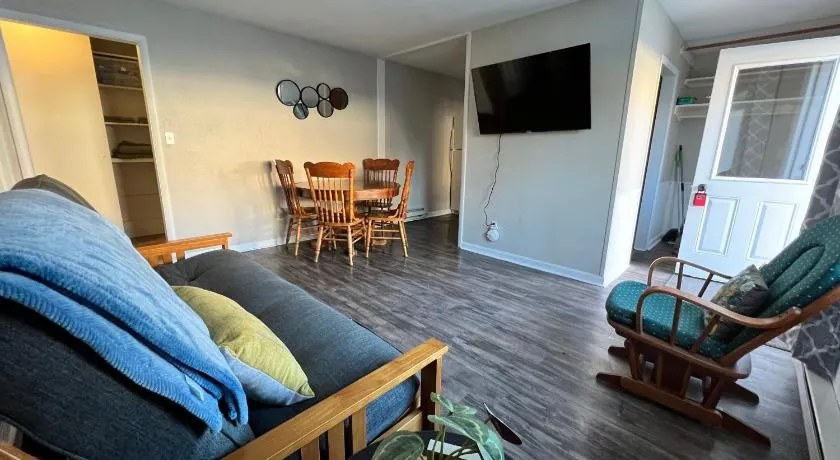 Burrel Avenue Apartments - Image 1