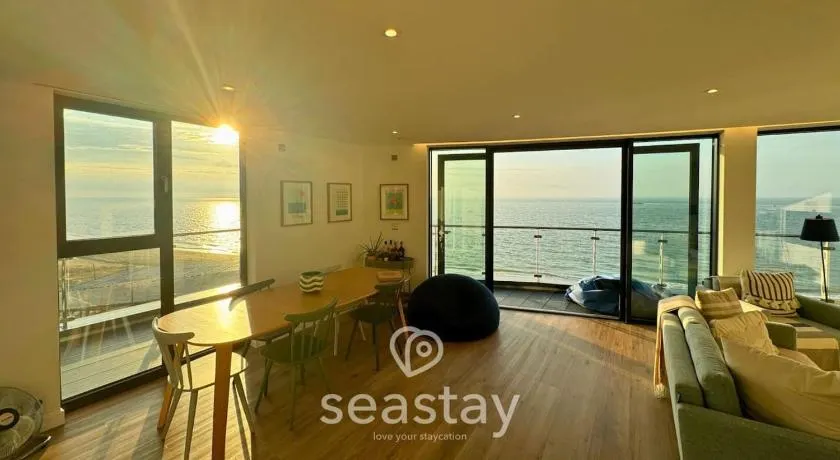 Sail Penthouse - Beach & Parking - Image 1