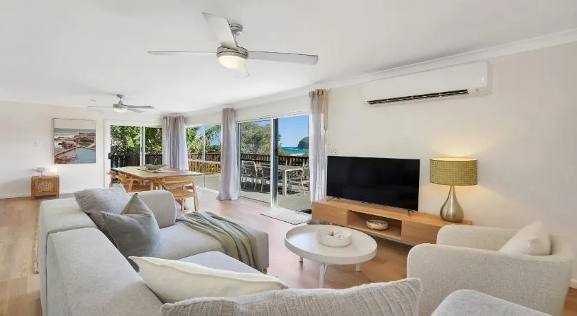 Jean's Beach House Accom Holidays - Image 1