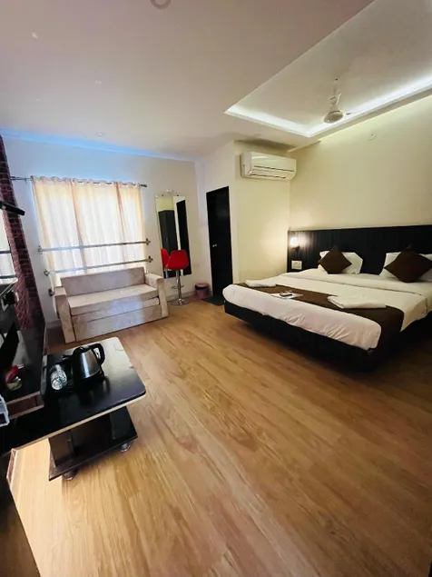 HOTEL CRYSTAL INN-Best 3 Star Hotel in Ujjain - Image 1