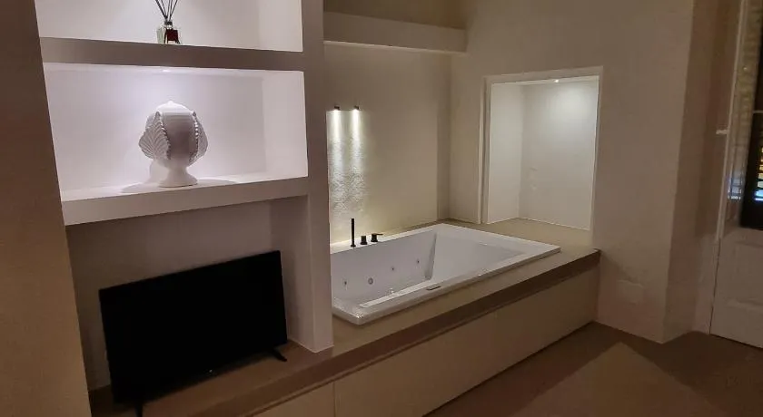 LA BELLA VOLTA - elegant rooms - Image 1