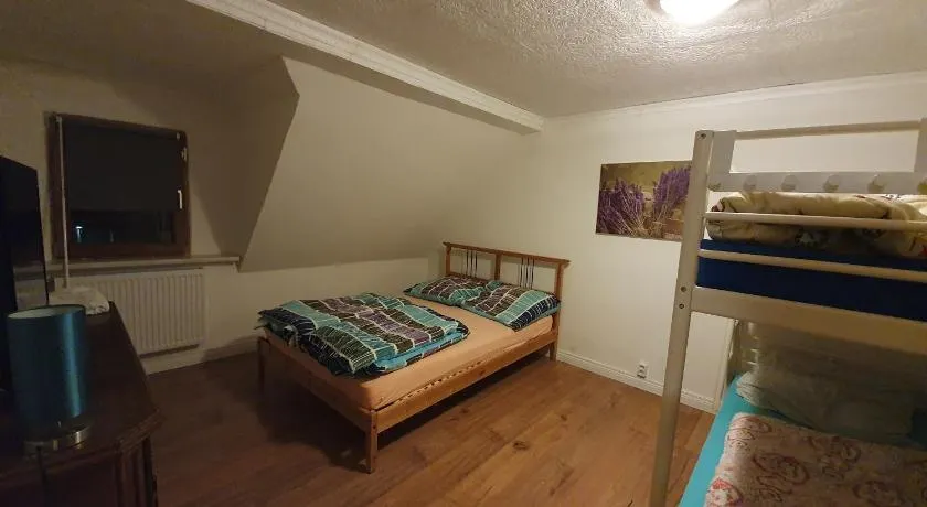 Monteur wohnung in Neumünster 2 Zimmer Dachgeschoss - Image 1