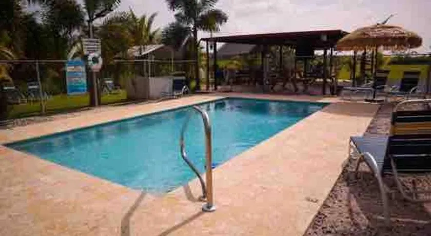Cozy 2BR Cabin for 5 with Pool - Image 1