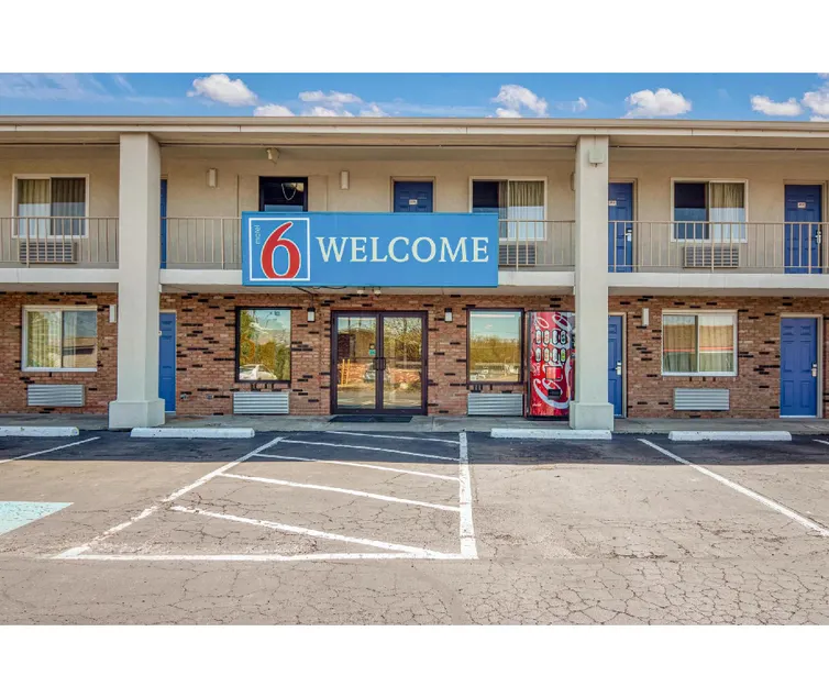 Motel 6-Youngstown, OH - Image 1