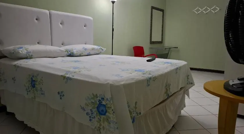 SUÍTE em RESIDÊNCIA bairro Antares - Image 1