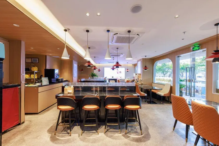 Lavande Hotel (Shenzhen Luohu Port Renmin South Metro Station Branch) - Image 1
