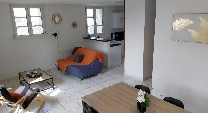 Maison Face au Mont avec extérieur - Image 1