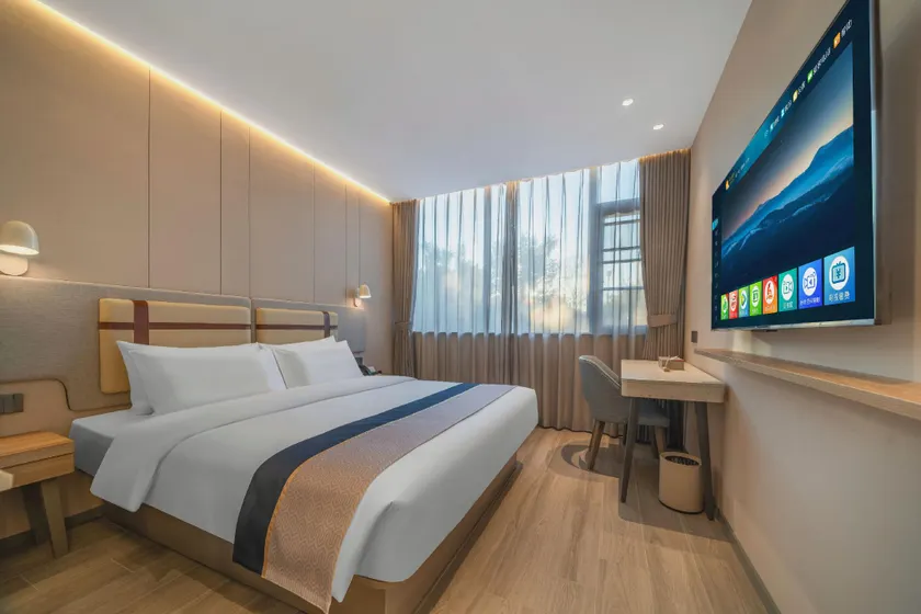 Home Inn Selected Hotel (Luoyang Longmen Grottoes High-Speed Railway Station Branch) - Image 1