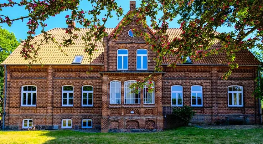 Gutshaus Thorstorf FeWo Boltenhagen EG und Tiefpaterre - Image 1