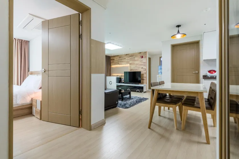 JS Residence Hotel Okpo - Image 1