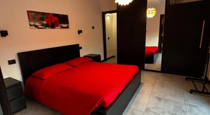 Modern Apartment with Balcony 2 Bedrooms & 2 Bathrooms near Cremona Fair - Image 1
