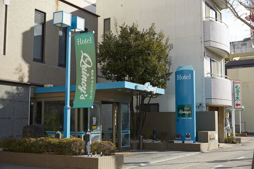Quincys Inn Toyohashi - Image 1