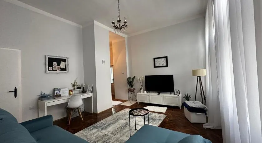 Pure of joy City Centre Apartment - Image 1