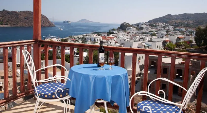 Casteli Hotel - Image 1