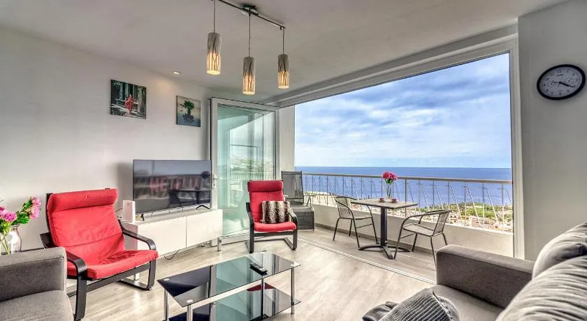 Central Modern Apartment with Private parking & Ocean view & Coffee corner - Image 1