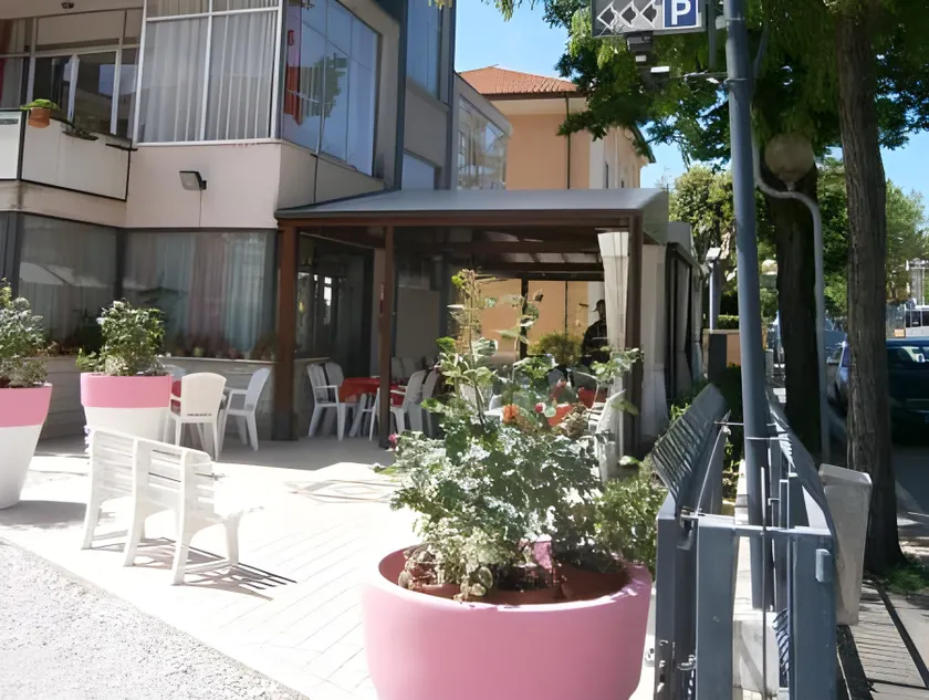 Hotel Goldene Rose - Image 1