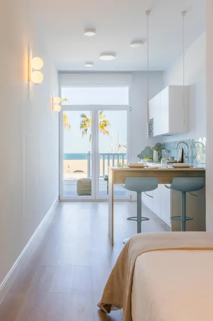 Exclusive beachfront apartment - Image 1