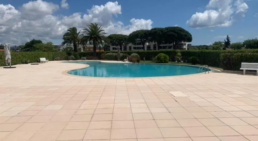 Spacious apartment with pool located in the Marina of Mandelieu - Image 1