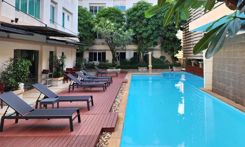 Avion Hotel - Image 1