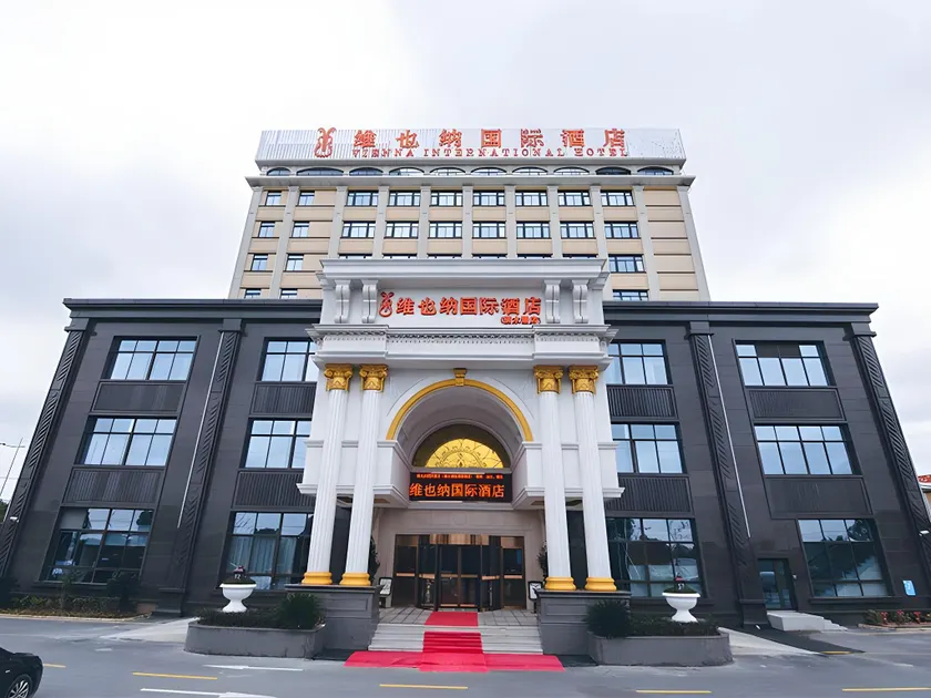 Vienna International Hotel Shanghai Dishui Lake Lingang Wanda - Image 1