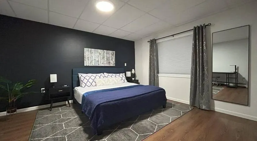 Birch Suite: 2 Bedroom, King Bed, Pour Over Coffee - Image 1