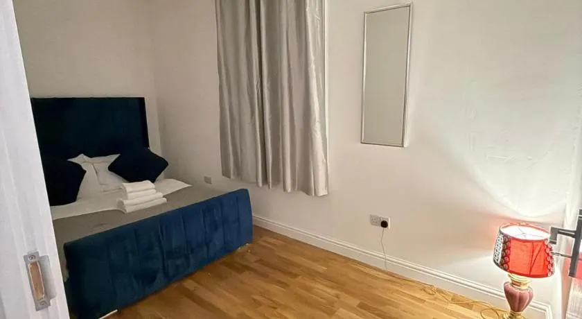 One Bedroom Flat Fulham - Image 1