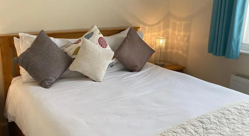 Four Seasons Guest House - Image 1