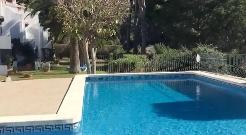 Tranquil setting - Image 1